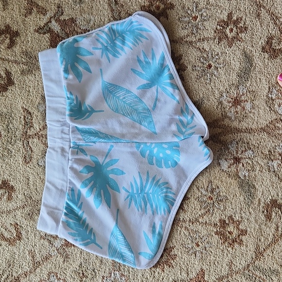 Disney Stitch Aloha shorts large - Picture 2 of 3